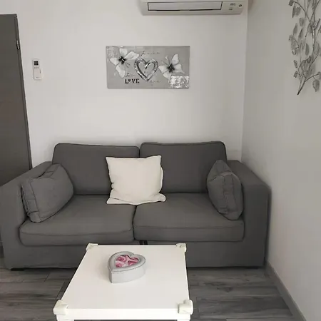 Holiday home Maison Confortable A Avec Terrasse Privee